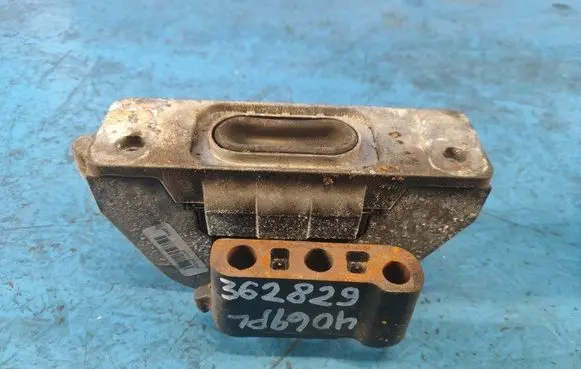 Dodge Journey Engine mount bracket 05147130AE