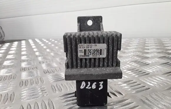 Jaguar XF X250 Glow plug pre-heat relay AV6112A343BA