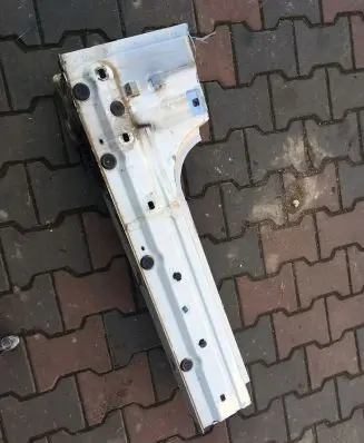 Front sill (body part)