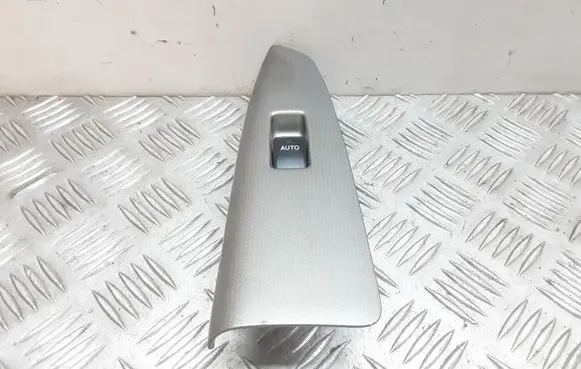 Toyota Corolla Verso E121 Electric window control switch 7423113110