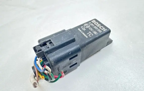 Honda CR-V Glow plug pre-heat relay 0281003055