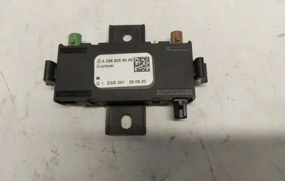 Mercedes-Benz EQC Aerial antenna amplifier A2389055000JLK01