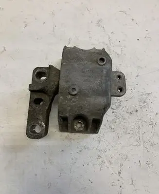 Skoda Octavia Mk1 (1U) Engine mount bracket 1J0199262CK