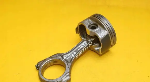 Subaru Forester SJ Piston with connecting rod
