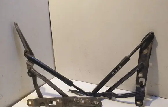 BMW 5 E39 Tailgate/trunk/boot hinge