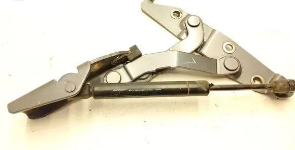 Nissan Primera Tailgate/trunk/boot hinge