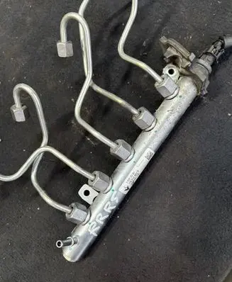 Renault Trafic III (X82) Fuel main line pipe H8201323501 175214823R 1515801061