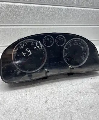 Volkswagen PASSAT B5 Speedometer (instrument cluster) 3B0920