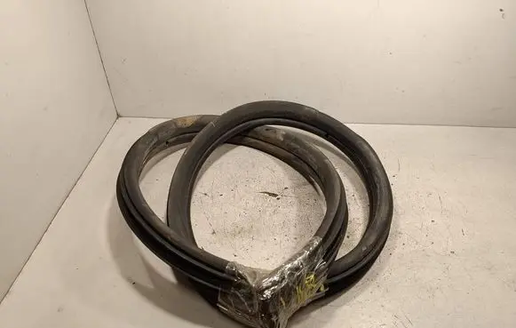 Trunk rubber seal (body)