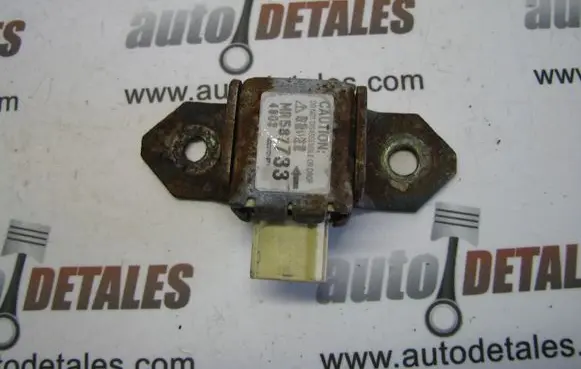 Mitsubishi Outlander Airbag deployment crash/impact sensor MR587733