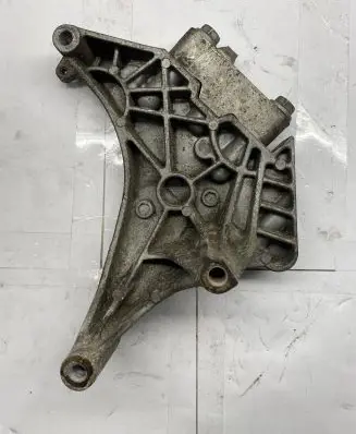 Volkswagen PASSAT B7 Engine mounting bracket 03L199207