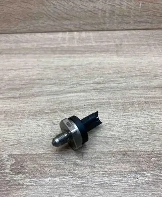 BMW 5 F10 F11 Fuel pressure sensor 7622231 0261230349