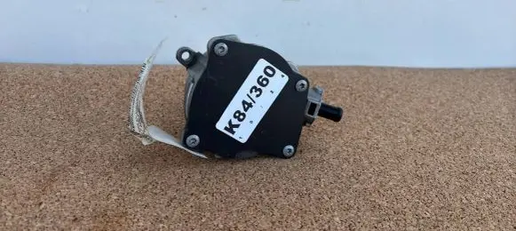 Volkswagen Golf V Vacuum pump 07K145100C