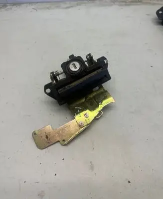 Skoda Octavia Mk1 (1U) Tailgate/trunk/boot exterior handle 1U6827565 1U6827565A