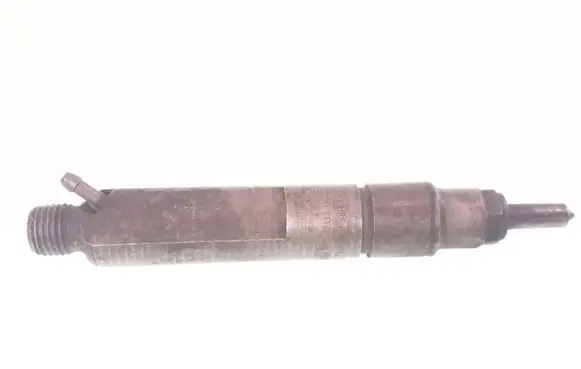 Volkswagen Golf III Fuel injector 028130201G