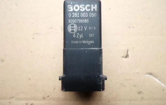 Opel Vivaro Glow plug pre-heat relay 0281003050