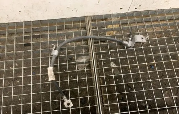 Ford Mustang VI Brake line pipe/hose KR332C338FA