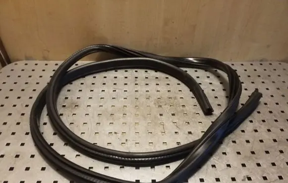 BMW X1 E84 Rear door rubber seal (on body) 