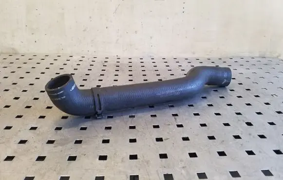 Audi A6 S6 C4 4A Engine coolant pipe/hose 4A0121101
