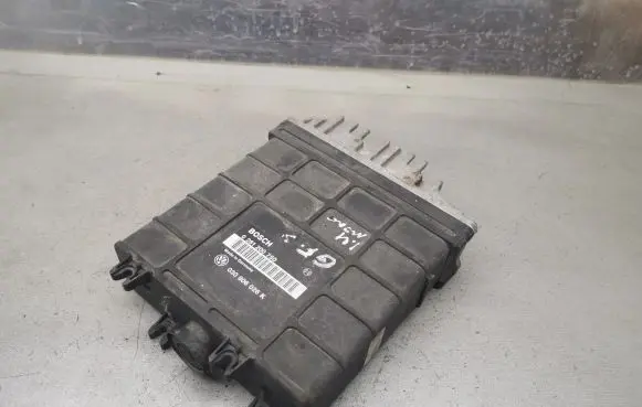 Volkswagen Golf III Engine control unit/module 0261200750 030906026K