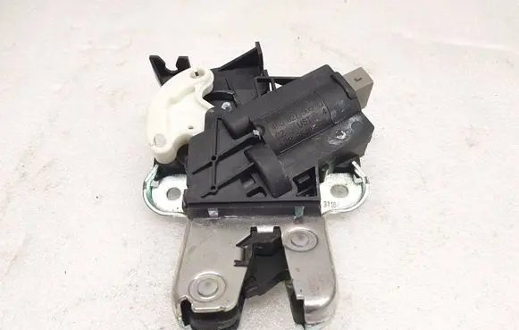Volkswagen PASSAT B6 Tailgate/trunk/boot lock/catch/latch 4F5827505D R276 MK13502