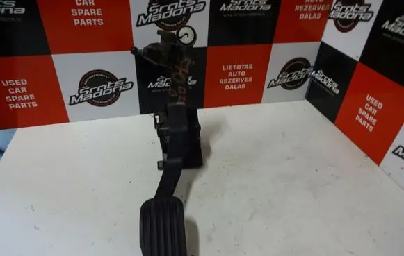 Volvo S70 V70 V70 XC Accelerator throttle pedal 6842390