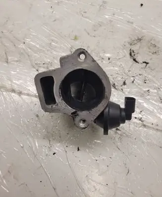 Audi A4 S4 B5 8D Throttle valve 8D0145950E