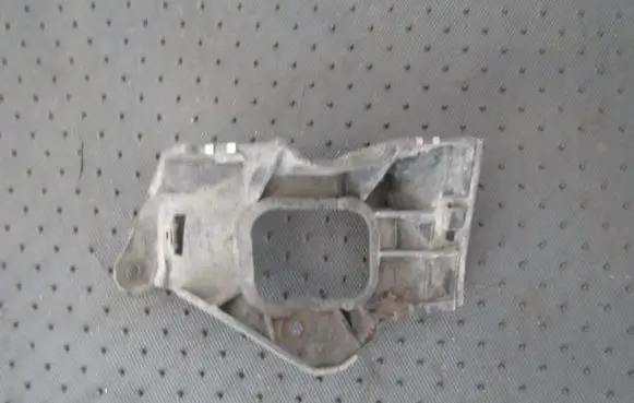 Audi A6 S6 C5 4B Fender mounting bracket 4b0853921b