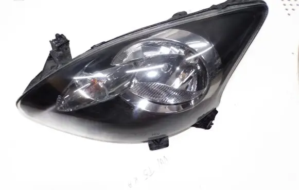 Toyota Aygo AB10 Headlight/headlamp 811500H010