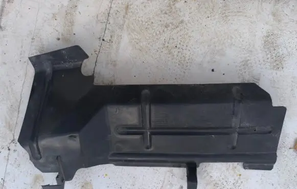 Opel Vivaro Intercooler air guide/duct channel 8200422831 1020480 93854606