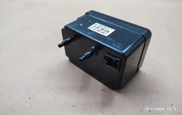 Mercedes-Benz E C207 W207 Central locking vacuum pump 0008003348