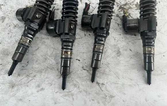 Audi A4 S4 B8 8K Fuel injectors set 0414720404 03G130079G