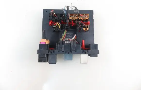 Volkswagen Caddy Central body control module 1K0937049P