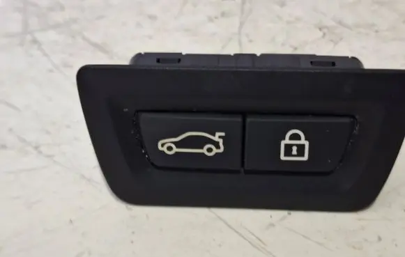 BMW 5 F10 F11 Tailgate/boot open switch button 9275121