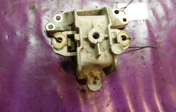 Citroen C5 Engine mounting bracket