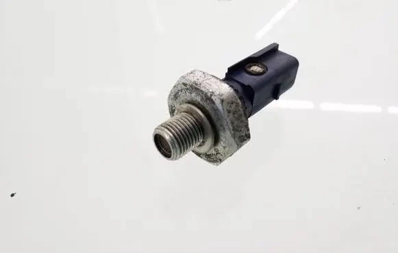 Audi A4 S4 B7 8E 8H Oil pressure sensor 06H919081A