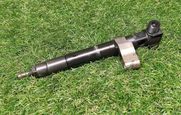 Mercedes-Benz E W212 Fuel injector A6510702887