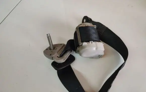 Toyota Corolla Verso AR10 Middle seatbelt (rear) TP2690
