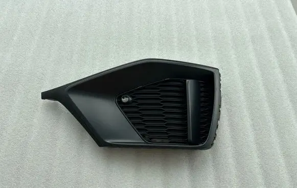 Audi Q8 Front bumper lower grill 4M8807682A