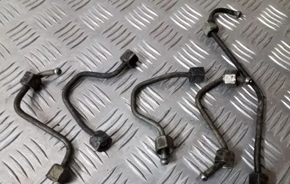Jeep Cherokee III KJ Fuel injector supply line/pipe 