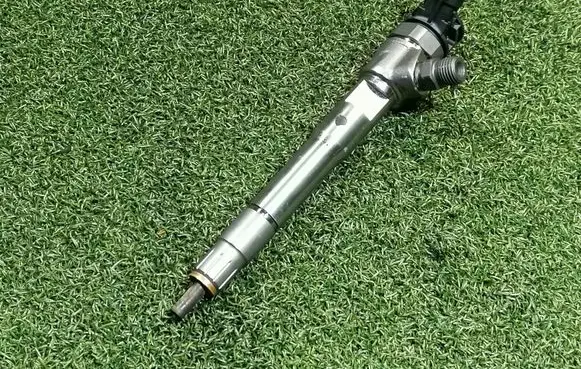Renault Trafic III (X82) Fuel injector 0445110939 HLGT9558R