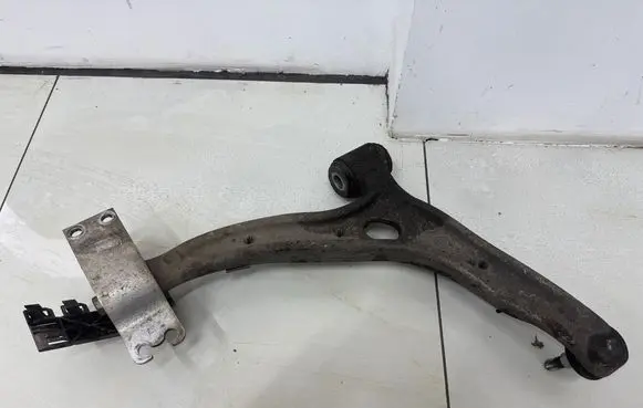 Mercedes-Benz A W176 Front lower control arm/wishbone A2465462543