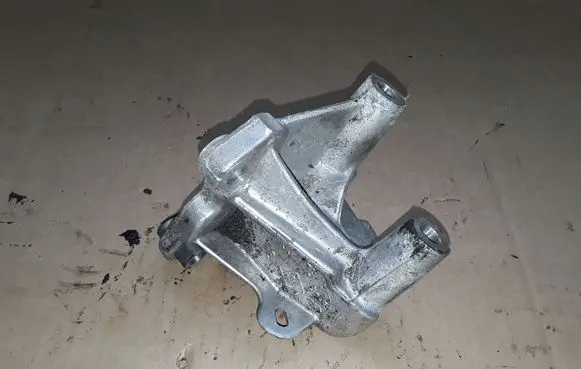 Suzuki Grand Vitara II Engine mounting bracket 8200193773