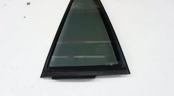 Toyota RAV 4 (XA40) Rear vent window glass 6818942050 6818942060