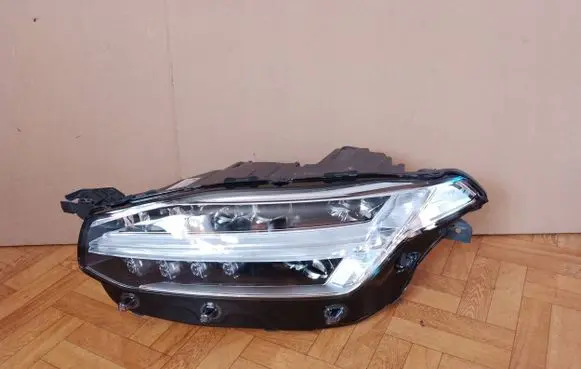 Volvo XC90 Headlight/headlamp 32338952 7302240556