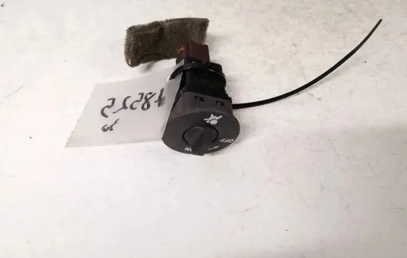 Passenger airbag on/off switch