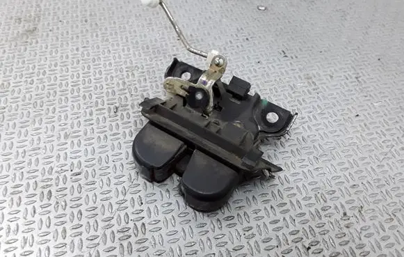 Audi A4 S4 B5 8D Tailgate/trunk/boot lock/catch/latch