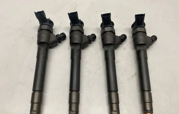Nissan Qashqai Fuel injectors set H8201055367 0445110414