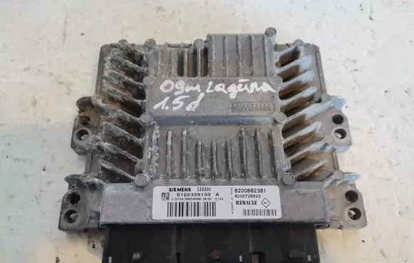 Renault Laguna III Engine control unit/module S122326133A 8200882381