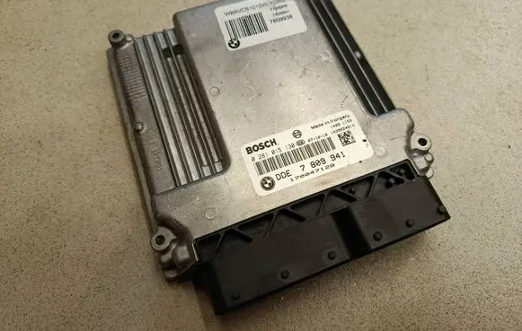 BMW 5 E60 E61 Engine control unit/module 0281015130 7809941 170047128